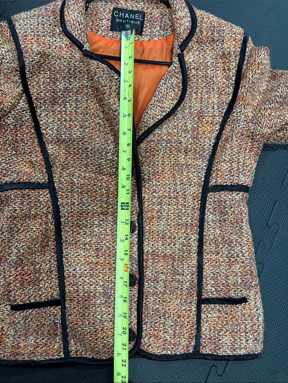 CHANEL Tan Tweed Blazer with Black Piping - Picture 14 of 16